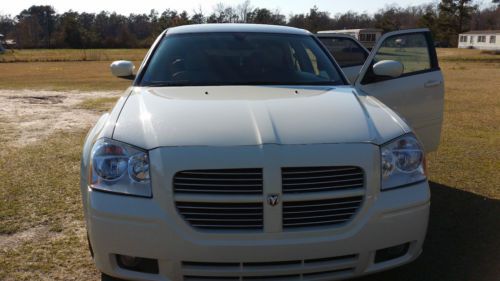 *2005 dodge magnum rt awd- 4 door wagon 5.7 l hemi*