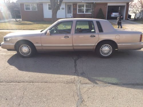 1996 lincoln town car signature sedan 4-door 4.6l