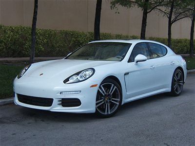 2014 porsche panamera v6.