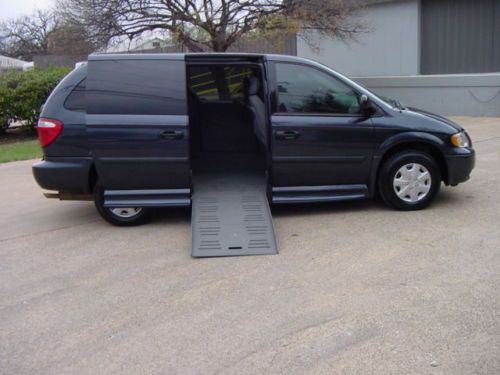 2007 dodge grand caravan wheelchair/handicap accessible