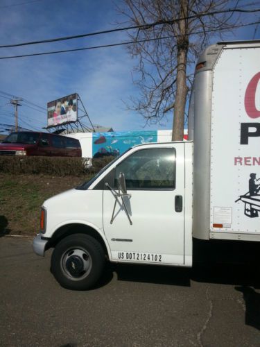 2001 chevy 3500 box truck w/ electric tailgate