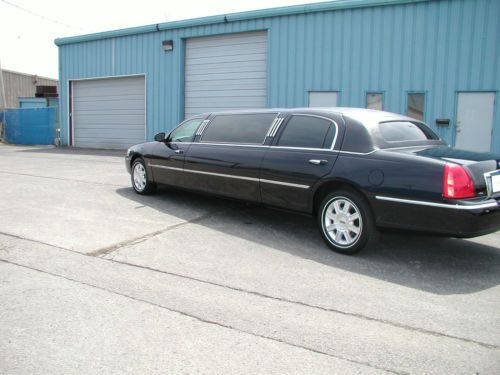2005 70" Lincoln Town Car Limousine, image 3