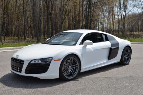 2010 audi r8 v10 - 6spd manual, carbon blade, 1-owner, perfect car