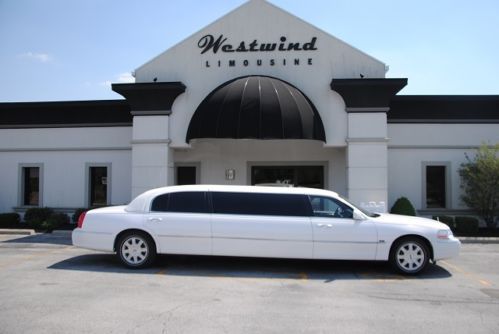 Limo limousine lincoln town car ford white 6 pack low miles 2011 like new long