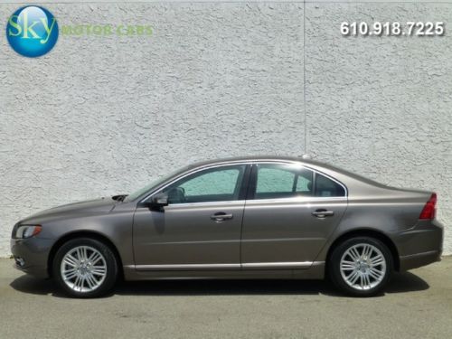 All-wheel-drive v8 climate pkg moonroof heated seats