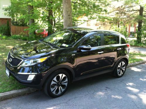 2011 kia sportage sx sport utility 4-door 2.0l like new, top of the line