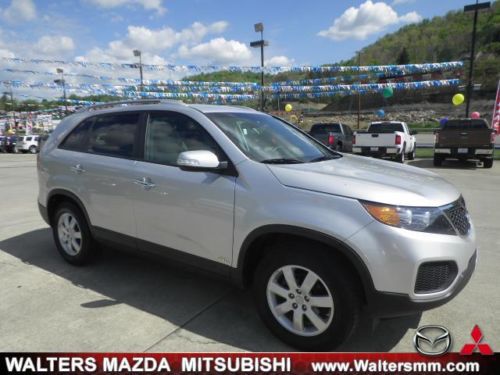 Silver awd suv gray seats third row low miles bluetooth ipod mp3 stereo cruise