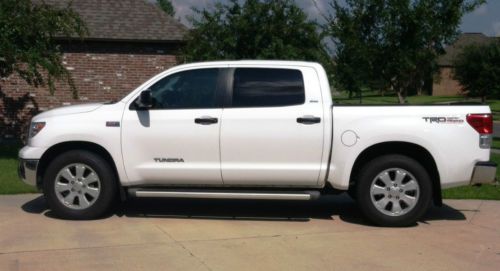 Toyota tundra crewmax sr5 - excellent condition