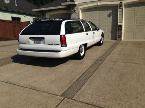 1994 Chevrolet Caprice Classic Station Wagon, image 2