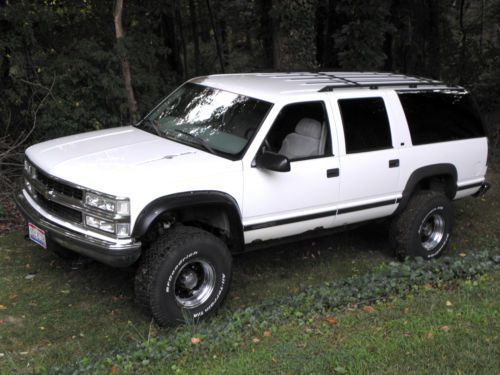 1998 chevrolet k2500 suburban - 4x4 - 7.4l vortec 454 - lift - 35&#039;s (needs work)