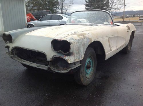 1961 chevrolet corvette project!! very complete... solid