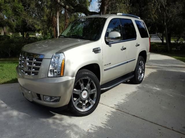 Cadillac: escalade luxury awd