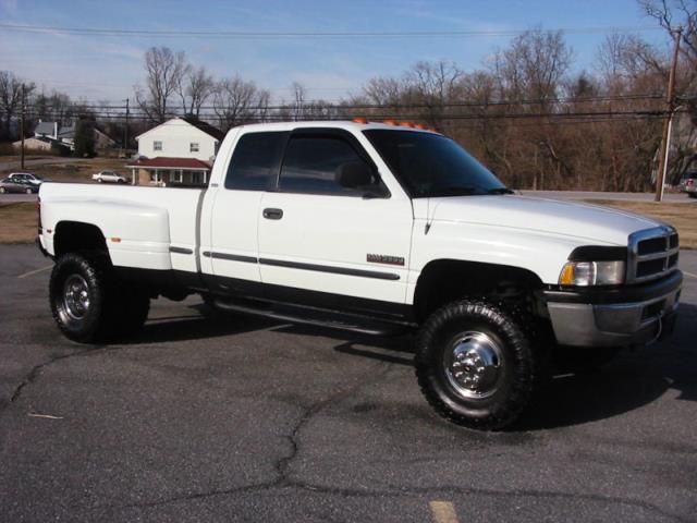 2000 dodge ram 3500 base extended cab pickup 4-doo