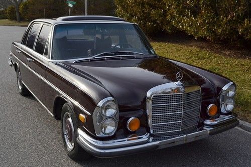 1972 mercedes 280se 4.5 sedan in very nice condition.