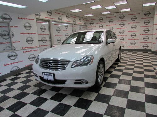 All wheel drive, navigation, back up camera, heated and a/c leather seats