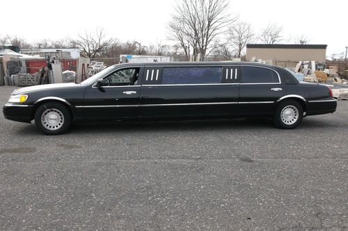 Gorgeous executive strtech limo-ready to work