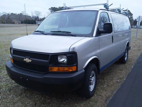 2009 chevrolet express 2500 cargo van 4-door 4.8l 16k miles pro cargo package