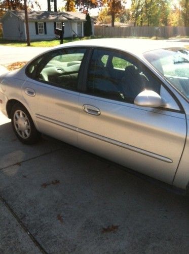 1999 ford taurus se sedan 4-door 3.0l