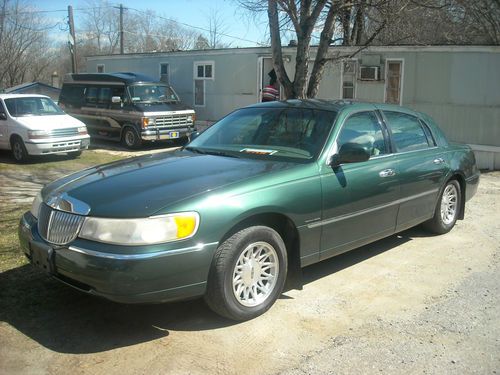 1999 lincoln town car signature sedan 4-door 4.6l