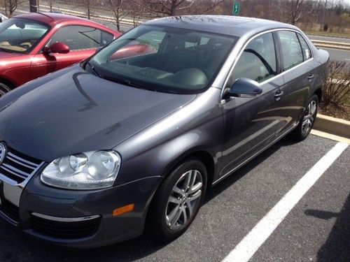 2006 volkswagen jetta 2.5 sedan 4-door 2.5l nice!! one owner shows no wear