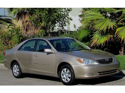 2004 toyota camry le clean pre-owned