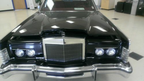 Beautiful 1979 lincoln town car