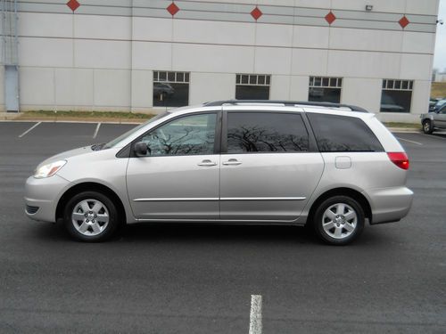 2004 toyota sienna le mini 7 passenger van 5-door 3.3l / dvd player / auto door
