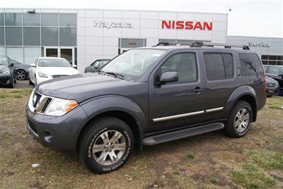 2011 pathfinder silver 4x4, bose, heated seats, leather, tow, grey 20k miles