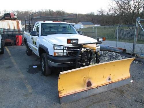 2006 snow removal ready chevy 2500hd + salt spreader attachment