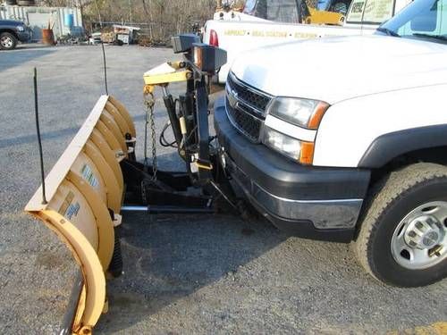 2006 Snow Removal Ready Chevy 2500HD + Salt Spreader Attachment, image 2