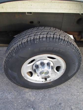 2006 Snow Removal Ready Chevy 2500HD + Salt Spreader Attachment, image 7