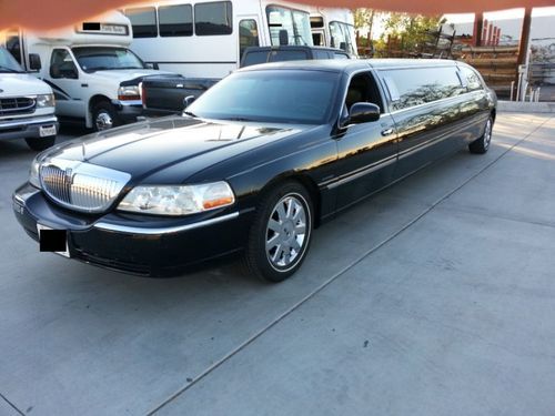 2004 lincoln town car executive limousine 4-door 4.6l