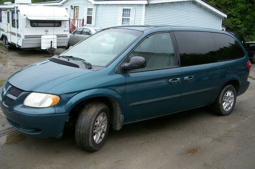 2002 dodge caravan sport no rust, loaded and runs great !