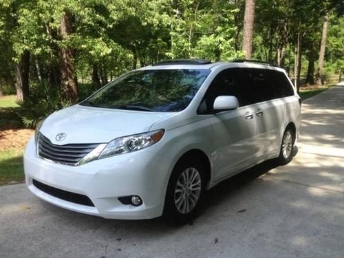 2013 Toyota Sienna XLE Mini Passenger Van 5-Door 3.5L, image 2