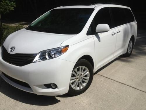 2013 Toyota Sienna XLE Mini Passenger Van 5-Door 3.5L, image 3