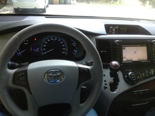 2013 Toyota Sienna XLE Mini Passenger Van 5-Door 3.5L, image 7