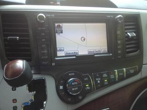 2013 Toyota Sienna XLE Mini Passenger Van 5-Door 3.5L, image 8