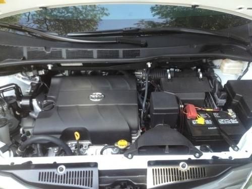 2013 Toyota Sienna XLE Mini Passenger Van 5-Door 3.5L, image 9