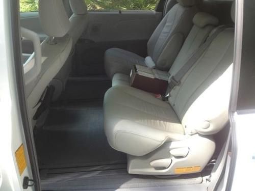 2013 Toyota Sienna XLE Mini Passenger Van 5-Door 3.5L, image 11