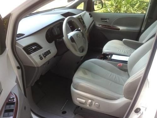 2013 Toyota Sienna XLE Mini Passenger Van 5-Door 3.5L, image 14