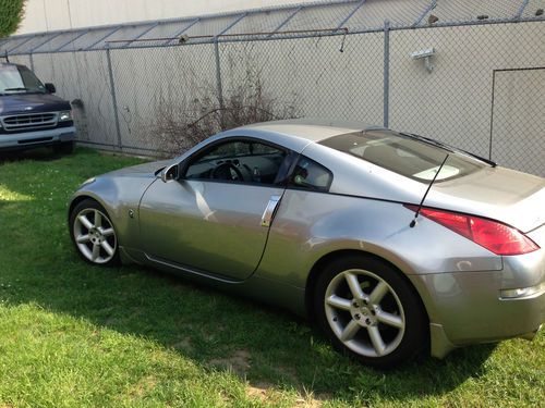 2003 nissan 350z performance coupe 2-door 3.5l