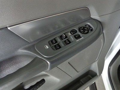 4.7L Engine, ABS, AC, CD Player, White, Airbags, Cruise Control, WE FINANCE, image 35