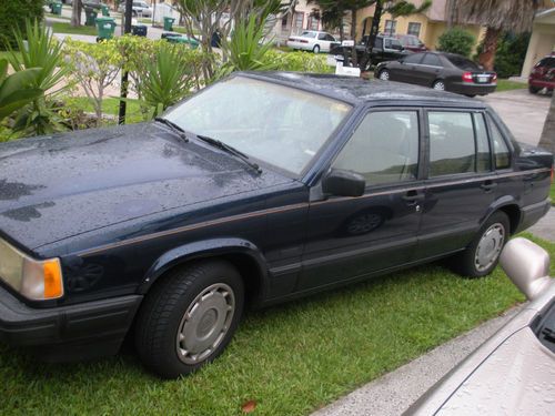1994 volvo 940 base sedan 4-door 2.3l