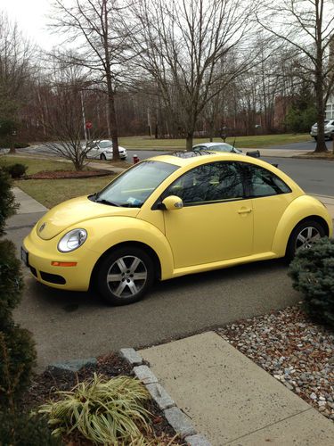 2006 volkswagen beetle 2.5 hatchback 2-door 2.5l