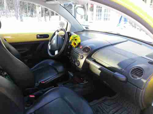 2006 Volkswagen Beetle 2.5 Hatchback 2-Door 2.5L, image 4