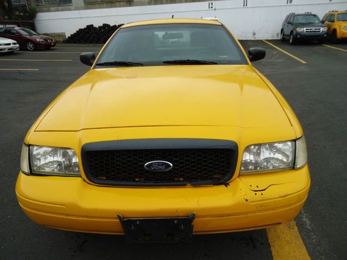 2008 ford crown victoria nyc yellow cab sedan 4-door 4.6l no reserve collectible