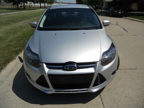 2013 ford focus titanium *no reserve* 3k* navi*htd* rear camera*sync* no reserve