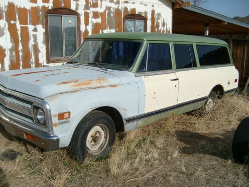 1971 chevrolet surburban,rare options,factory big-block &amp; bucket seats, look