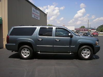 NO RESERVE 08 CHEVY SUBURBAN Z71 4X4 LOADED , LEATHER ,ROOF, REAR DVD, image 3