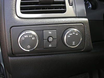 NO RESERVE 08 CHEVY SUBURBAN Z71 4X4 LOADED , LEATHER ,ROOF, REAR DVD, image 17